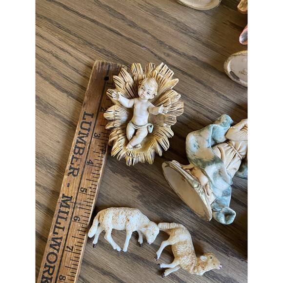 Vintage Italian Nativity Set 11 Piece Hand Painted Resin Figures Italy - Picture 7 of 8